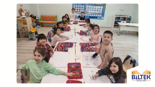 GÖRSEL SANATLAR DERSİNDEYİZ